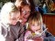Mutter mit Kindern